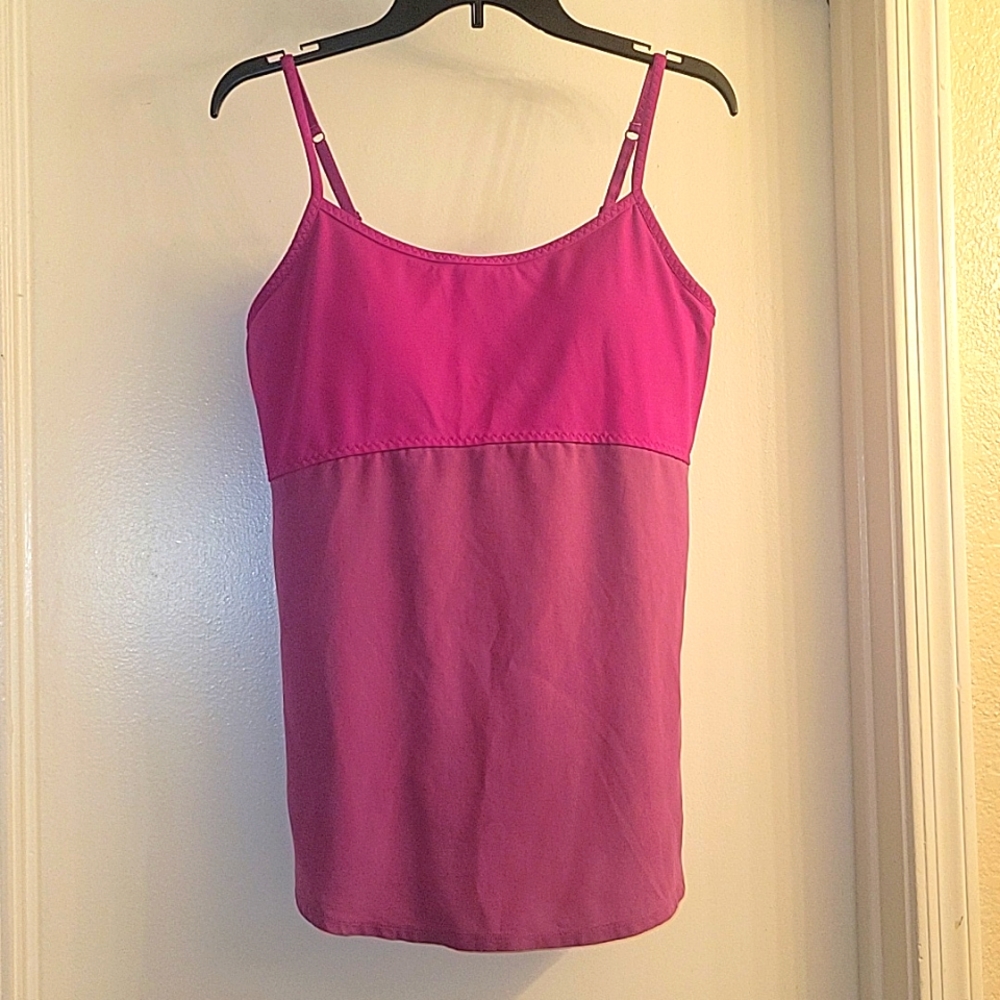 Under Armour Athletic Tank w/built-in padded bra in fuscia pink Size Large